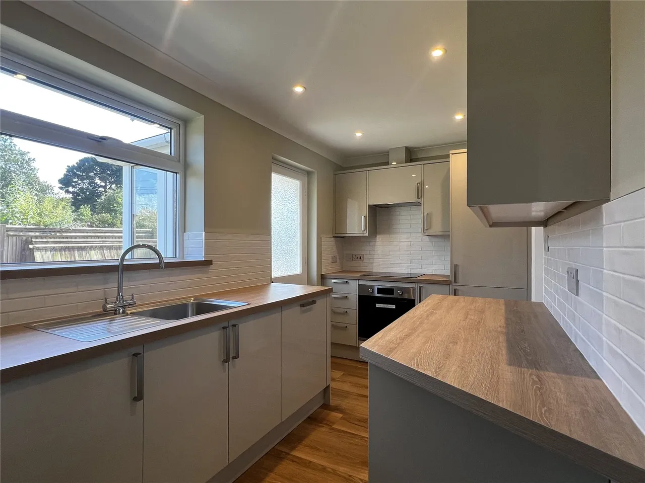 Pitmore Lane, Pennington, Lymington, Hampshire, SO41 8LL, photo 2