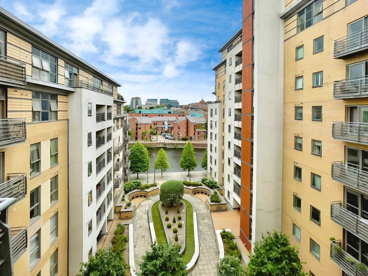 2 bed flat to rent, Balmoral Place, Brewery Wharf, LS10