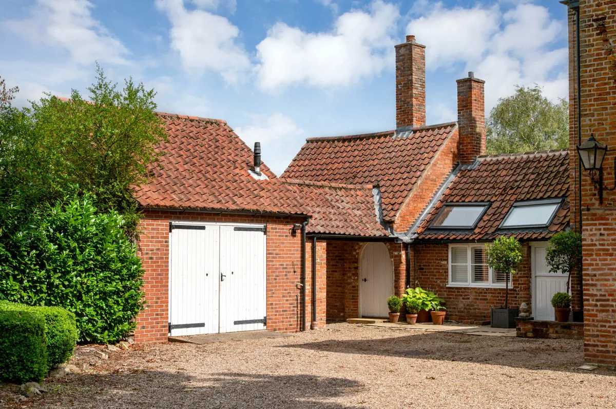 Main Street, Farndon, NG24, photo 29