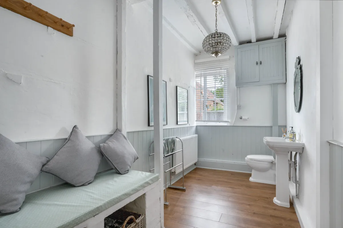 Main Street, Farndon, NG24, photo 11