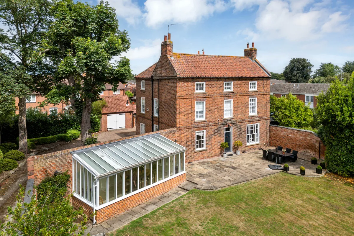 Main Street, Farndon, NG24, photo 32