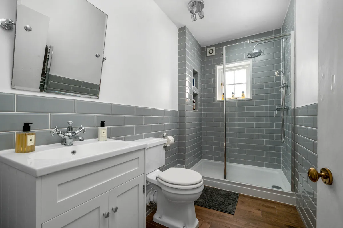 Main Street, Farndon, NG24, photo 19