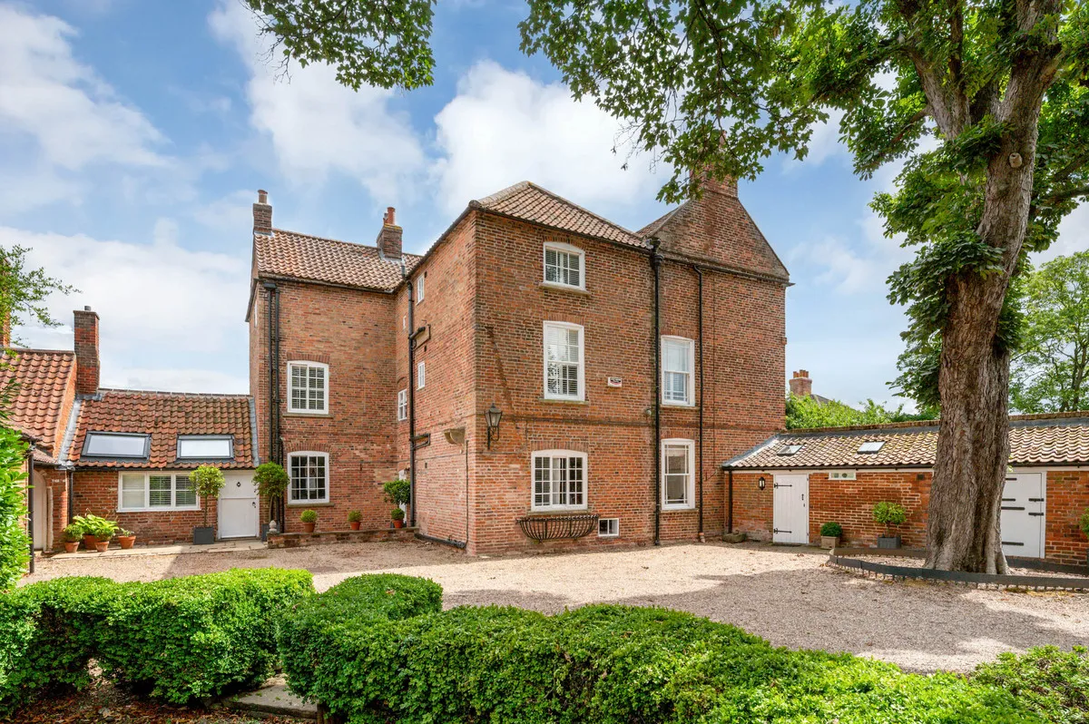 Main Street, Farndon, NG24, photo 28