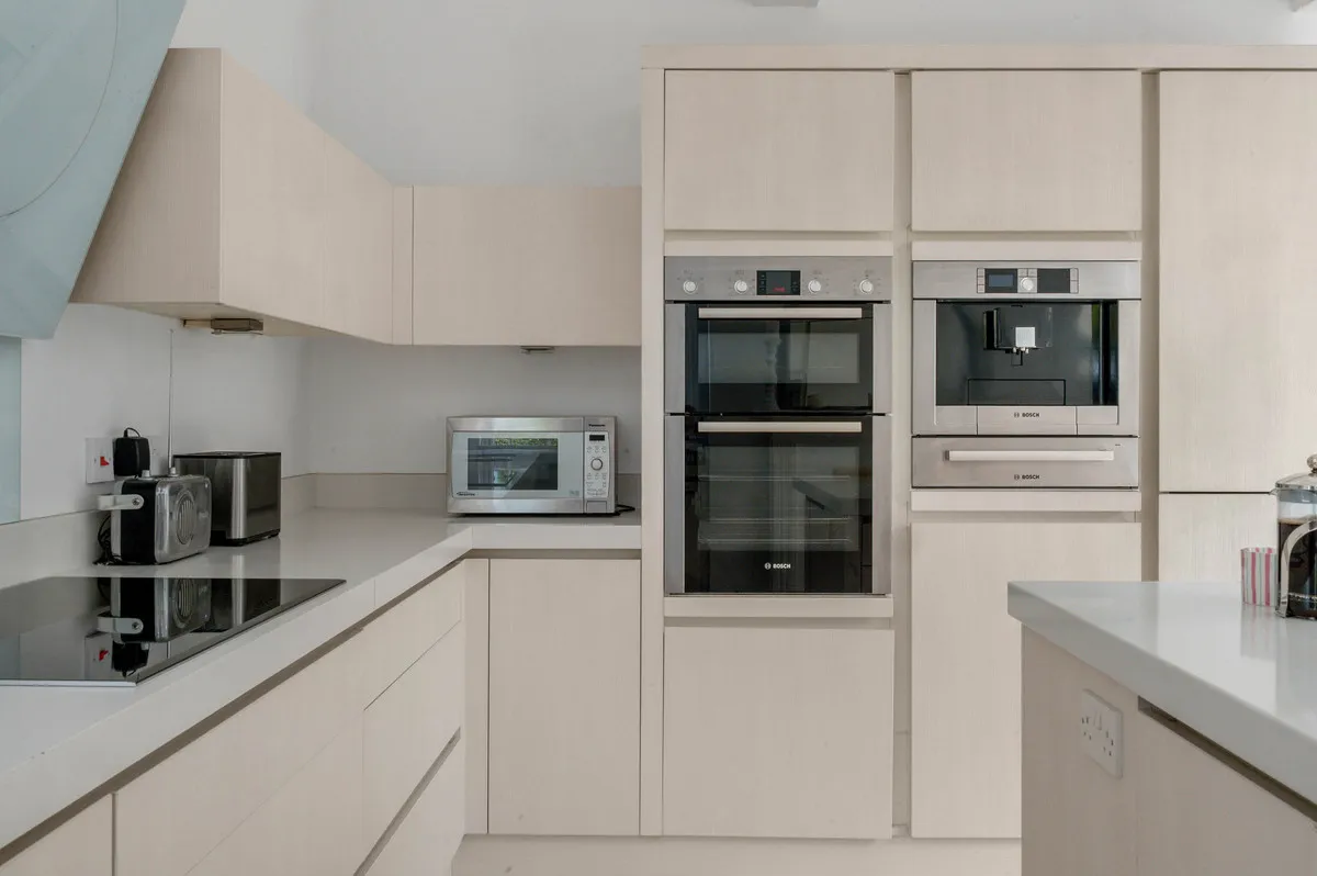 Main Street, Farndon, NG24, photo 7