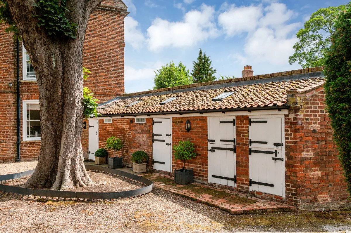 Main Street, Farndon, NG24, photo 30