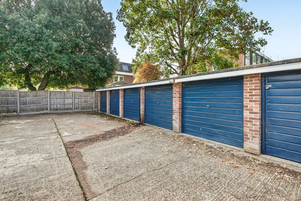 Priory Close, Walton-On-Thames, KT12, photo 15