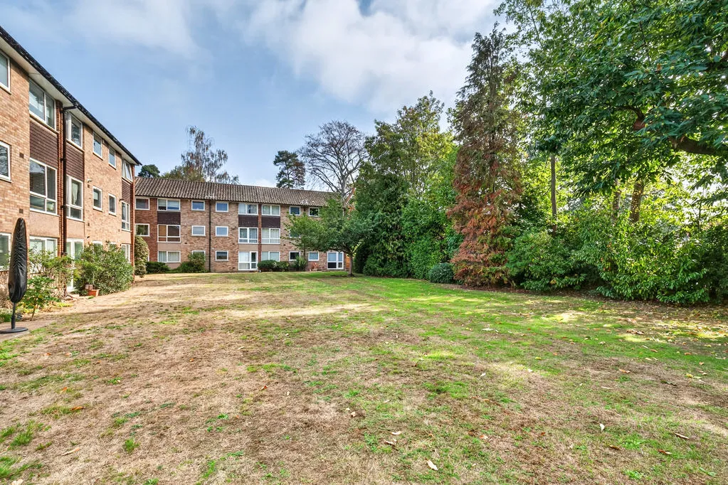 Priory Close, Walton-On-Thames, KT12, photo 14
