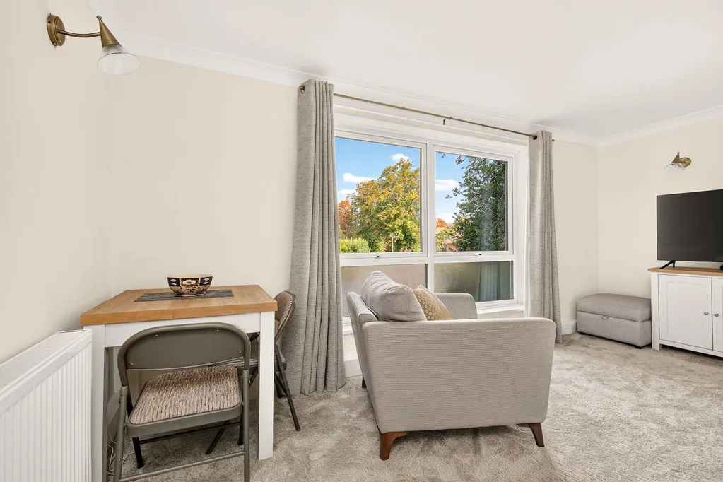 Priory Close, Walton-On-Thames, KT12, photo 5