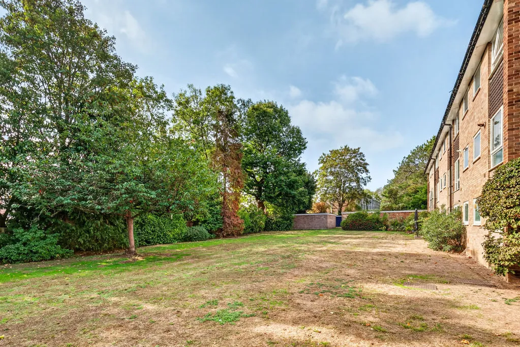 Priory Close, Walton-On-Thames, KT12, photo 13