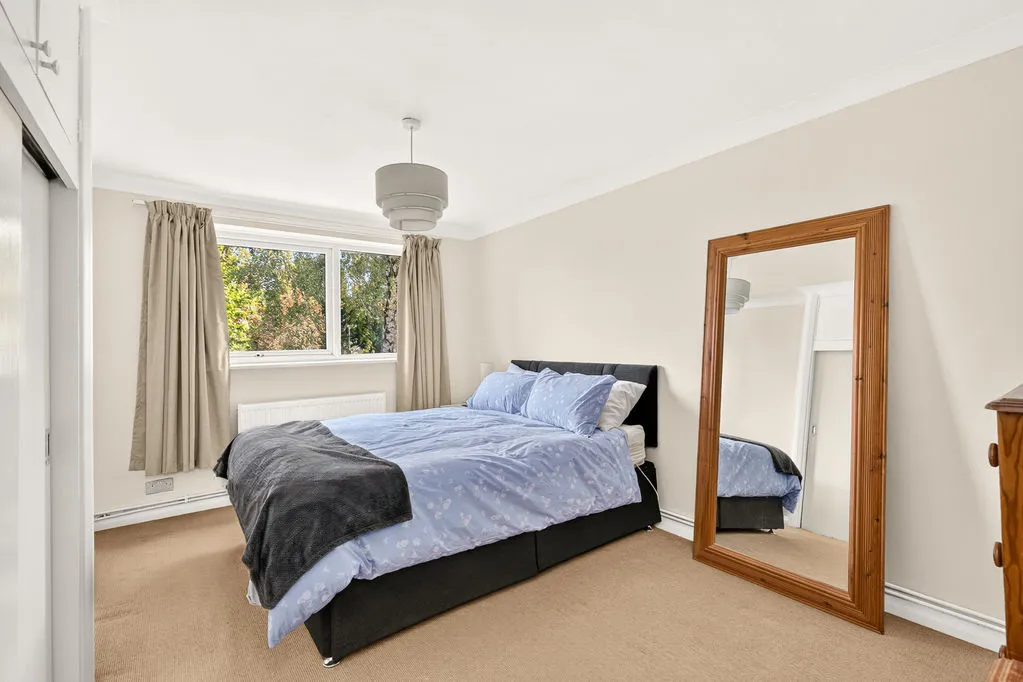 Priory Close, Walton-On-Thames, KT12, photo 9