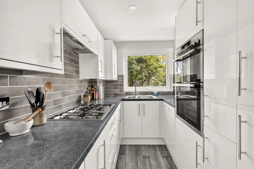 Priory Close, Walton-On-Thames, KT12, photo 6