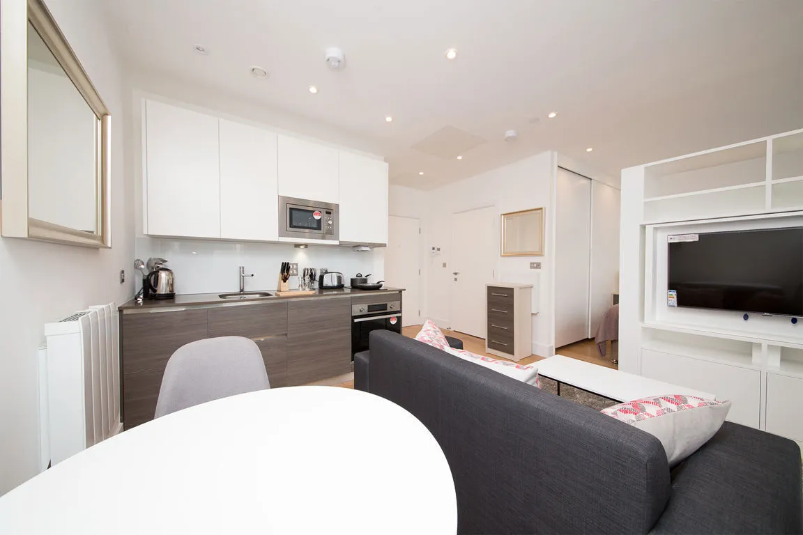 Staines Road, Hounslow, photo 3