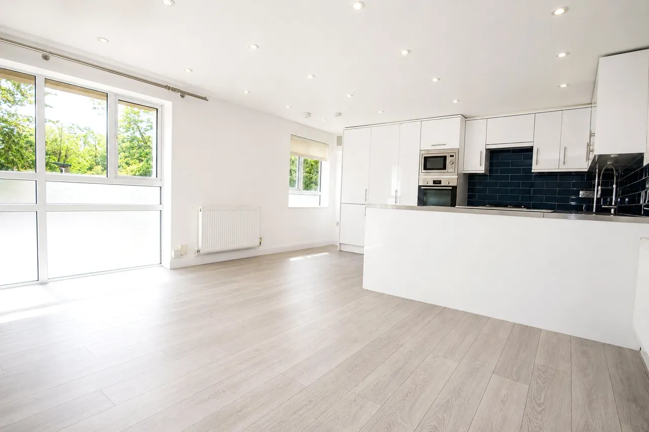 2 bed flat to rent, Cypress Road, London, SE25