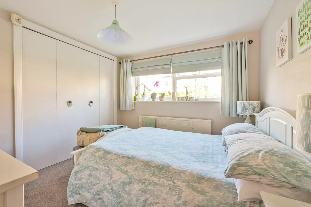 Flat 1, 100 Haydon Park Road, London, photo 3