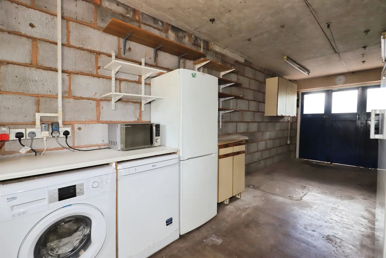 Broad Street, Bilston, WV14, photo 16