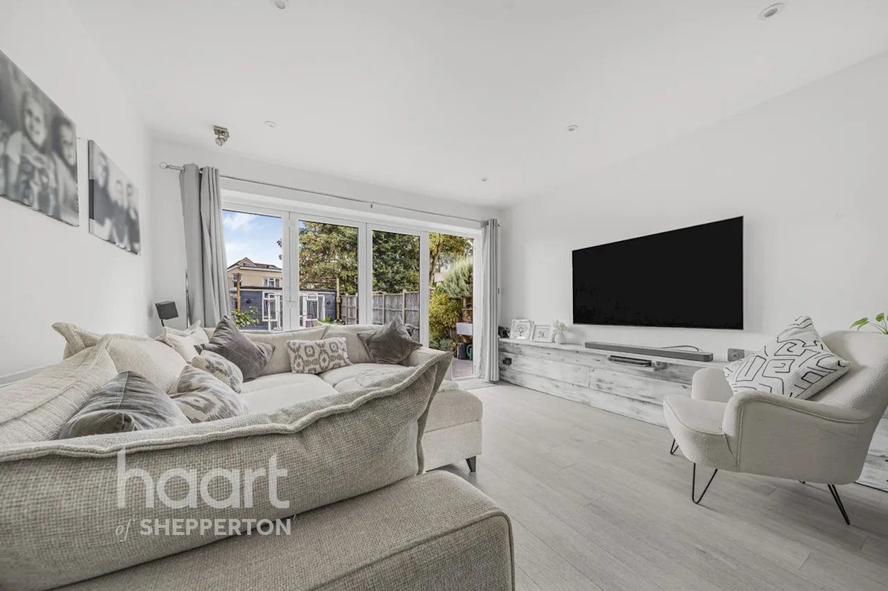 Adelaide Road, Ashford, TW15, photo 19