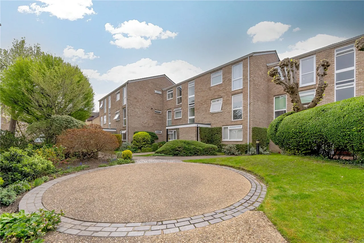 Harrowdene Gardens, Teddington, TW11 0DW, photo 2