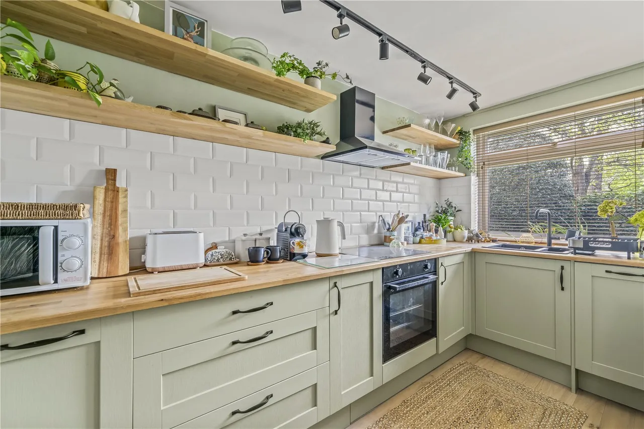Harrowdene Gardens, Teddington, TW11 0DW, photo 5