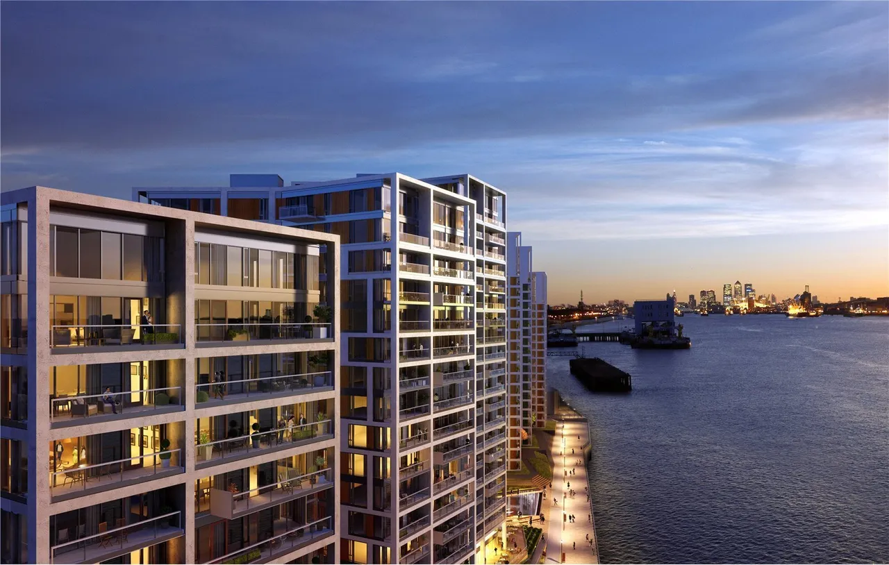 2 bed flat for sale — Beresford Square, London, SE18