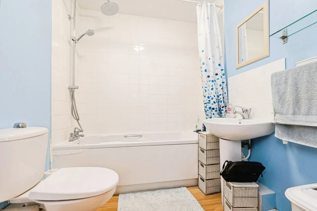 Caspian Way, Purfleet-on-Thames, Essex, RM19, photo 4