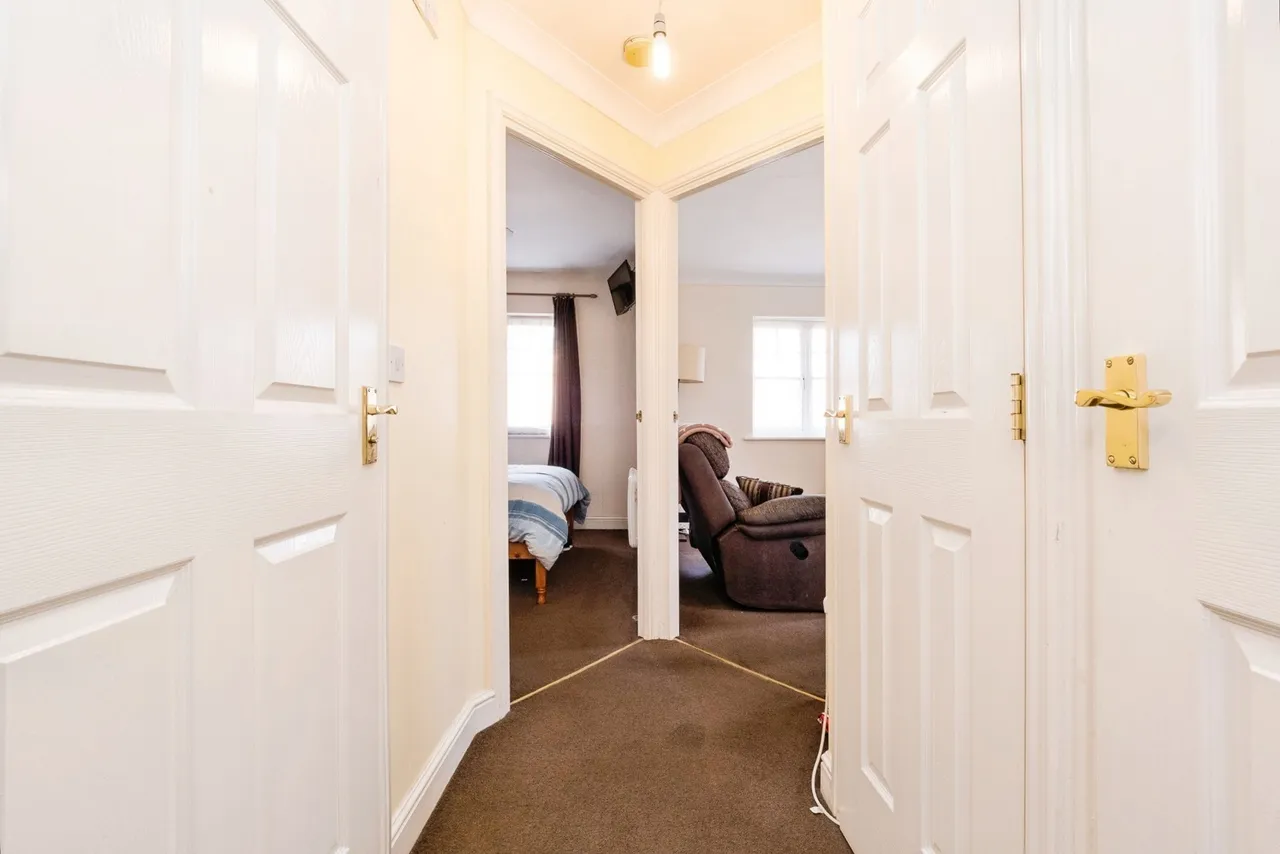 Caspian Way, Purfleet-on-Thames, Essex, RM19, photo 6
