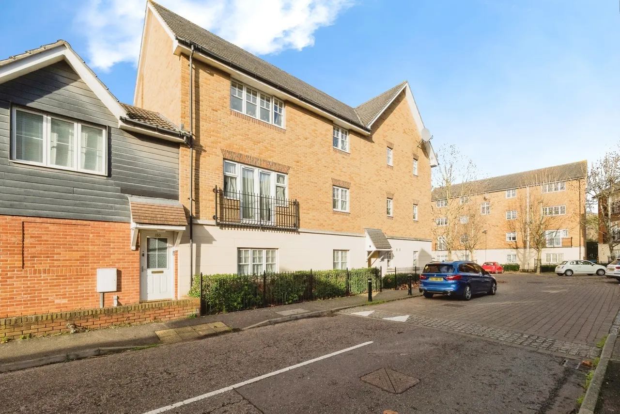 1 bed flat for sale — Caspian Way, Purfleet-on-Thames, Essex, RM19