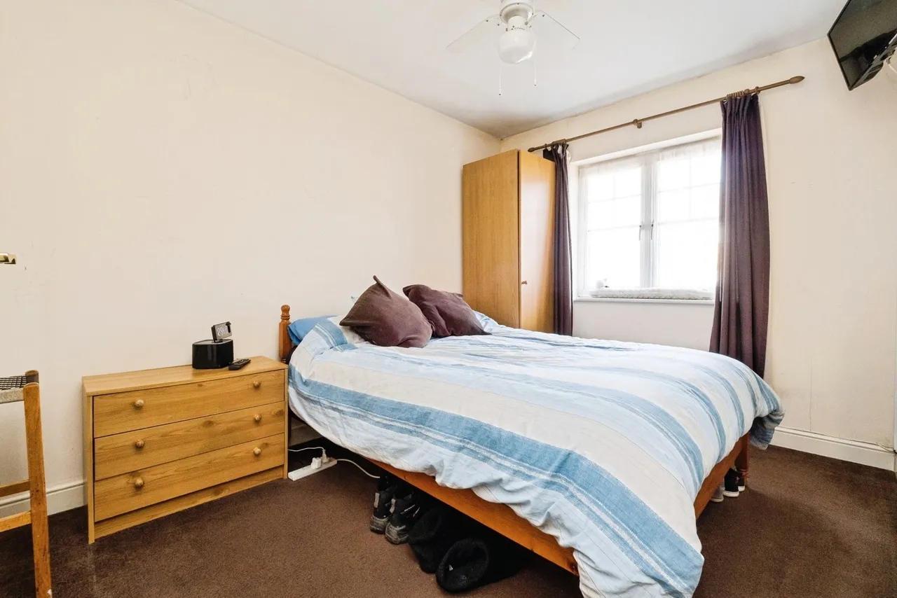 Caspian Way, Purfleet-on-Thames, Essex, RM19, photo 5
