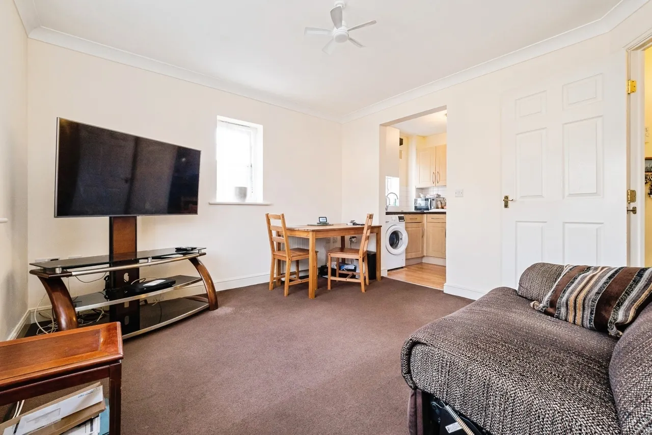 Caspian Way, Purfleet-on-Thames, Essex, RM19, photo 9