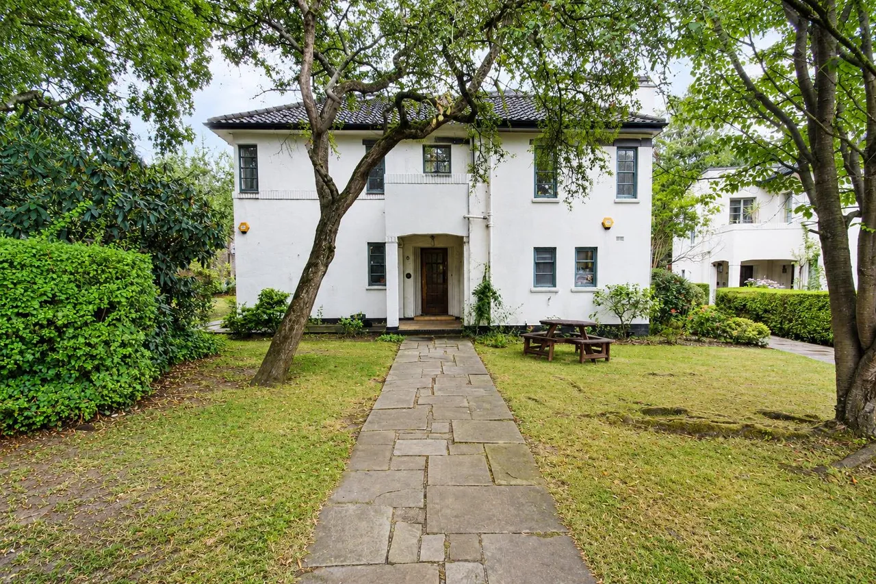 3 bed flat for sale, Colebrook Close, London, SW15