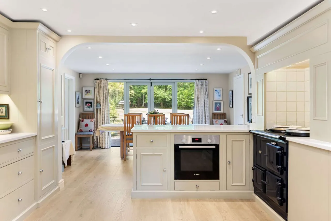 High Street Green, Chiddingfold, Godalming, Surrey, GU8 4YA, photo 5