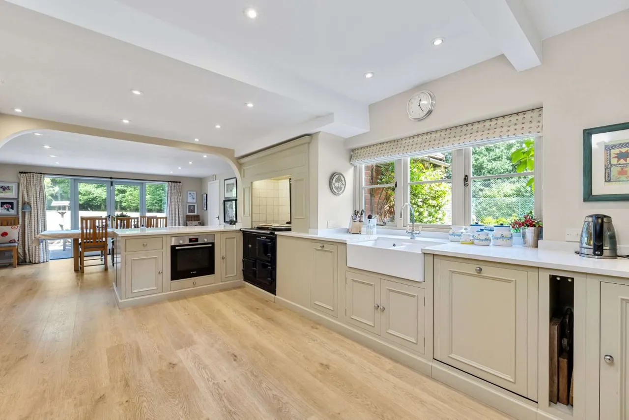 High Street Green, Chiddingfold, Godalming, Surrey, GU8 4YA, photo 3