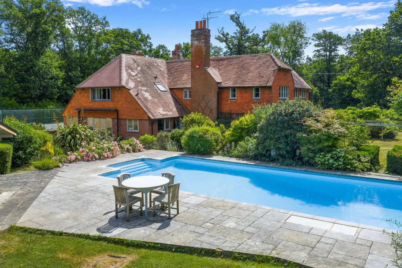 High Street Green, Chiddingfold, Godalming, Surrey, GU8 4YA, photo 2