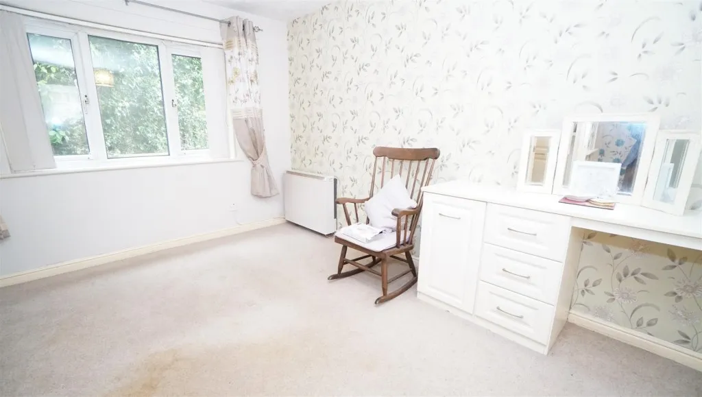 Nialls Court, Thackley, photo 8
