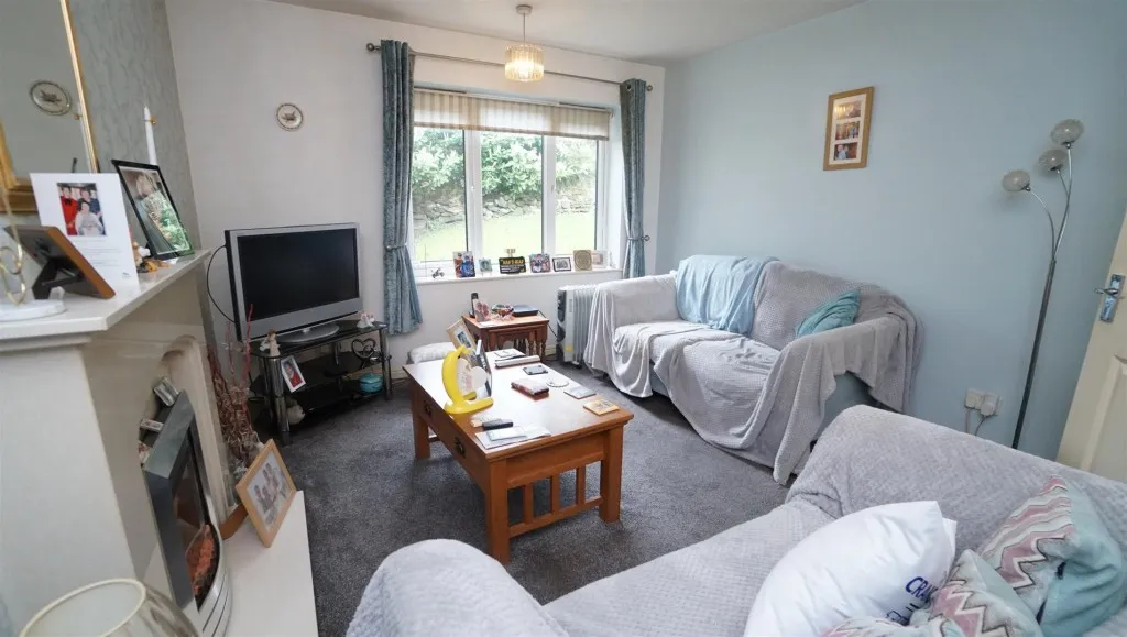 Nialls Court, Thackley, photo 2