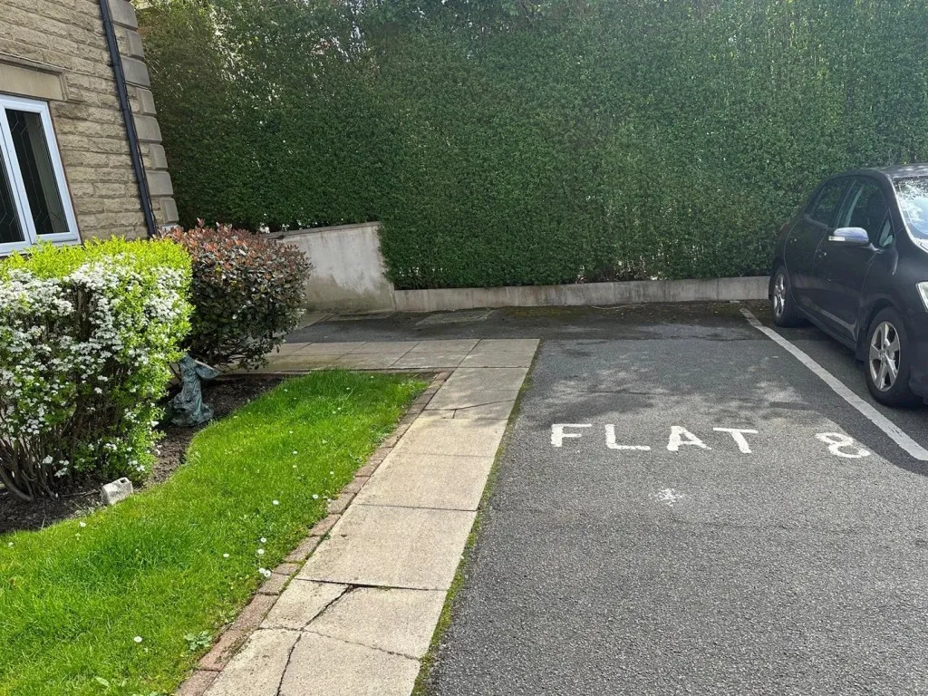 Nialls Court, Thackley, photo 12