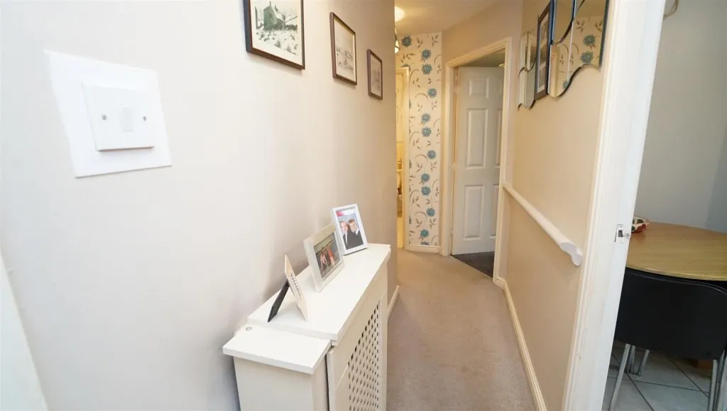 Nialls Court, Thackley, photo 6