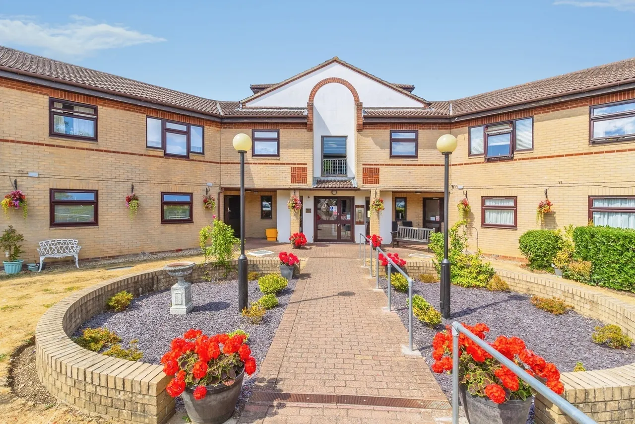 1 bed flat for sale — Flintergill Court, Heelands, Milton Keynes, Buckinghamshire, MK13