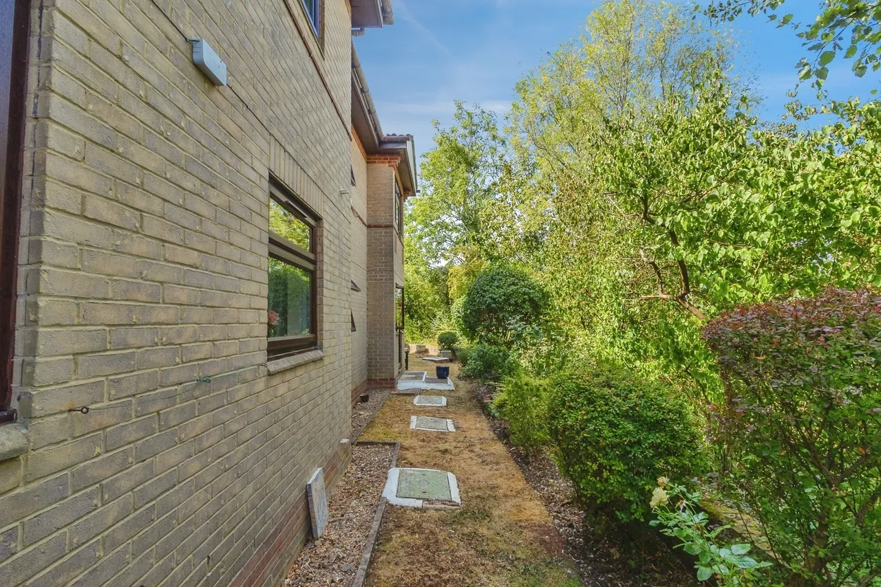Flintergill Court, Heelands, Milton Keynes, Buckinghamshire, MK13, photo 14