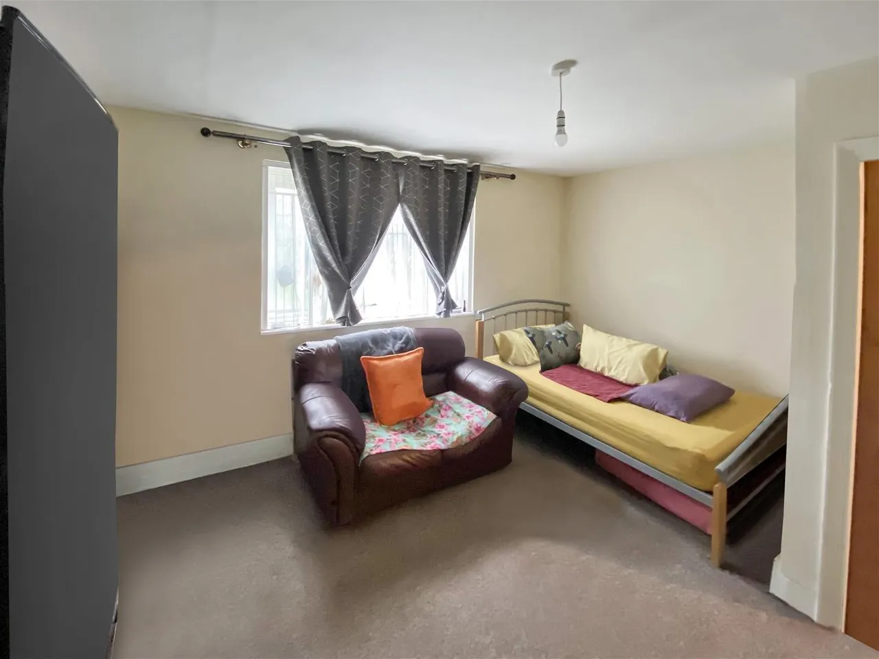 Brabazon Road, Hounslow, photo 4