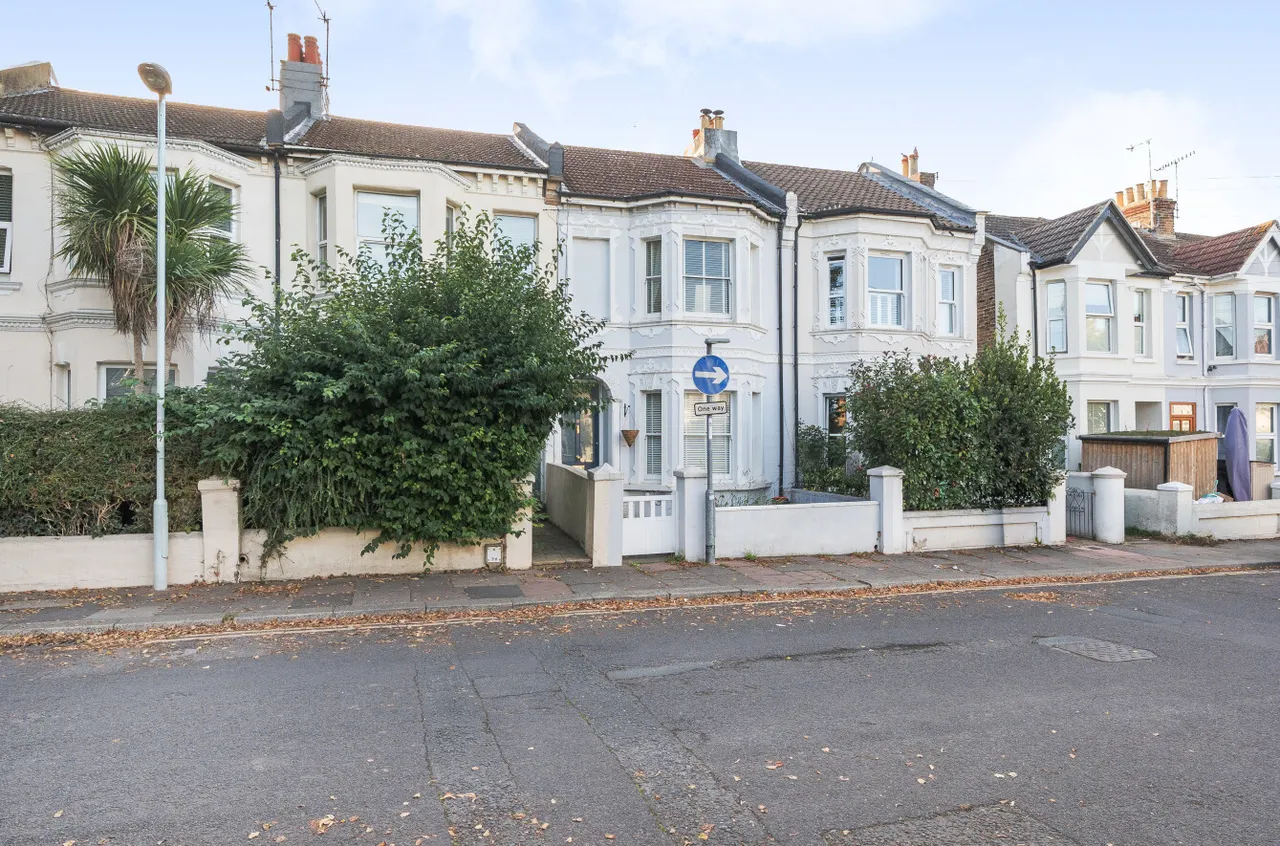 2 bed flat to rent, Ashdown Road, Worthing, BN11