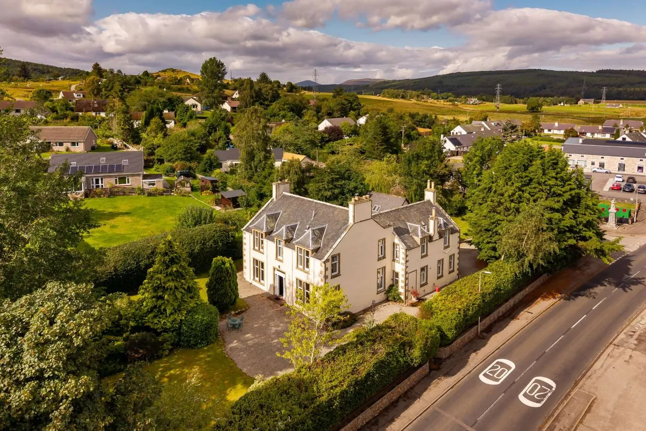 5 bed house for sale — Ardgay House, Ardgay, Highland, IV24 3DH