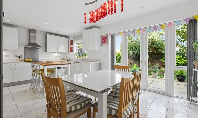 Redwood Drive, Epsom, KT19, photo 3