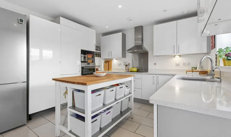 Redwood Drive, Epsom, KT19, photo 15
