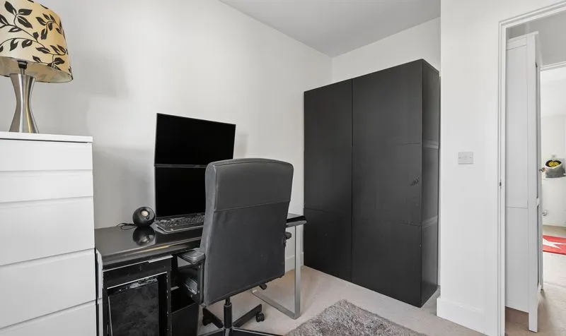 Redwood Drive, Epsom, KT19, photo 30