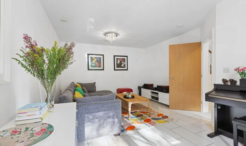 Redwood Drive, Epsom, KT19, photo 11