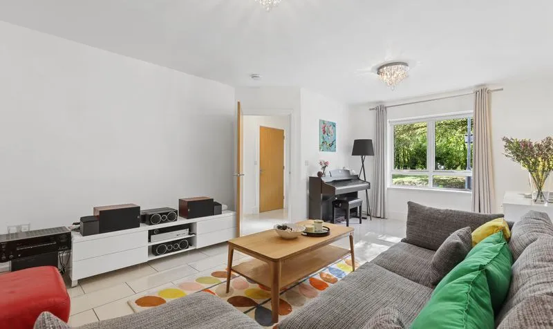Redwood Drive, Epsom, KT19, photo 6