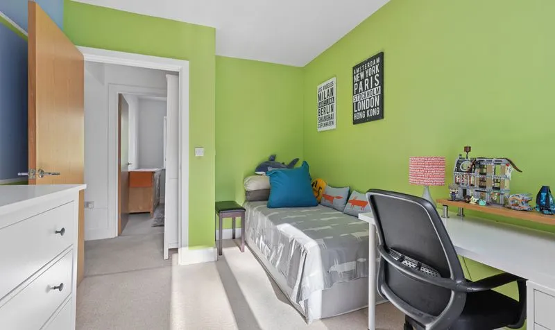 Redwood Drive, Epsom, KT19, photo 28