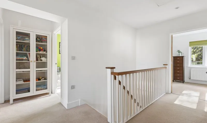 Redwood Drive, Epsom, KT19, photo 20