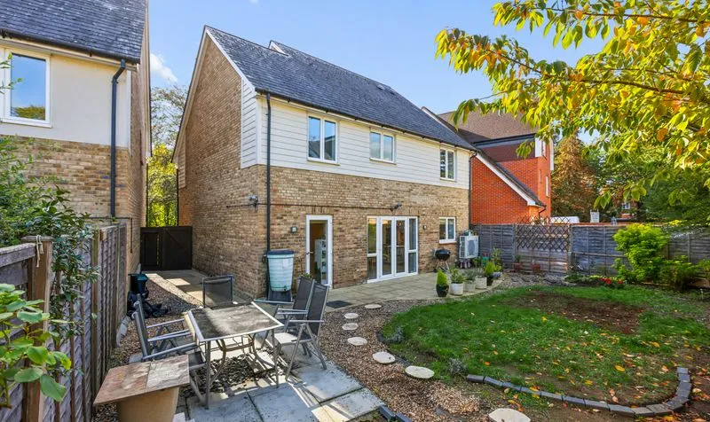 Redwood Drive, Epsom, KT19, photo 9