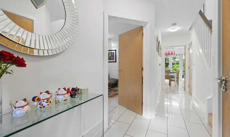 Redwood Drive, Epsom, KT19, photo 10